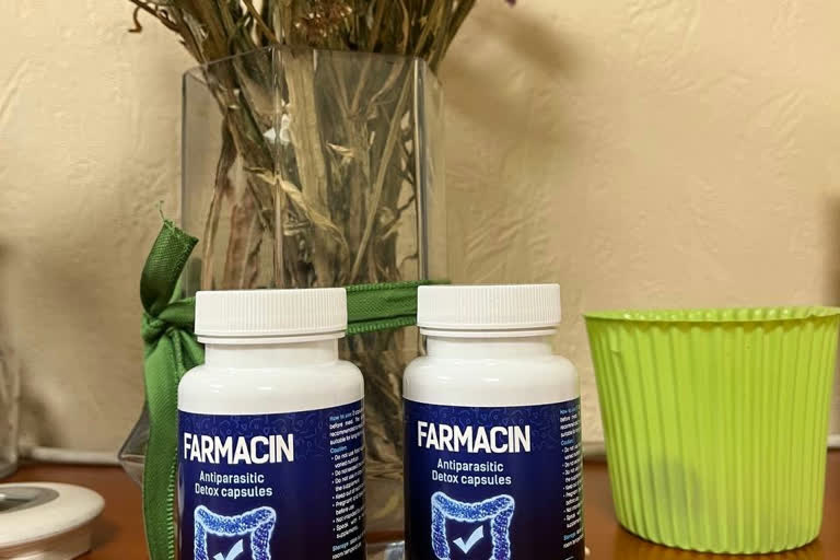 Farmacin doboz polcon